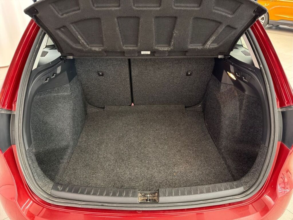 Seat Ibiza ST 2012 Punainen