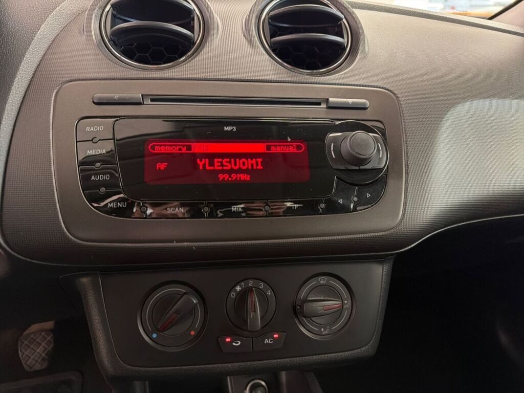Seat Ibiza ST 2012 Punainen