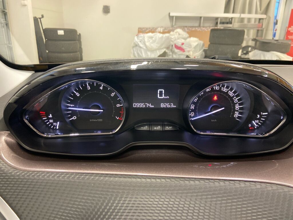 Peugeot 2008 2014 Ruskea (beige)