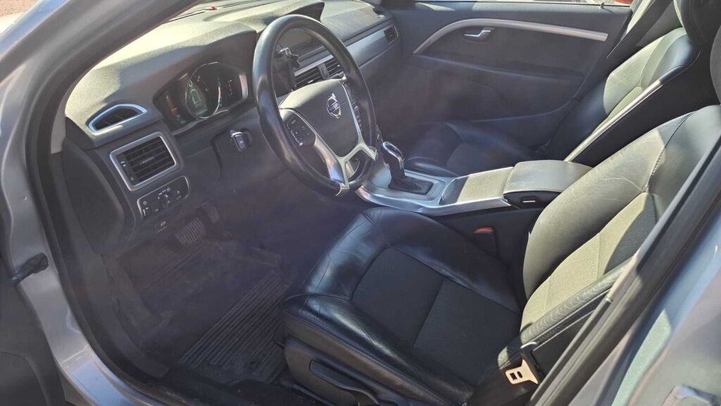 Volvo V70 2014 Harmaa