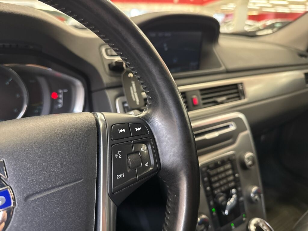 Volvo V70 2014 Harmaa