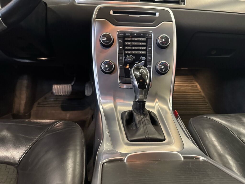 Volvo V70 2014 Harmaa