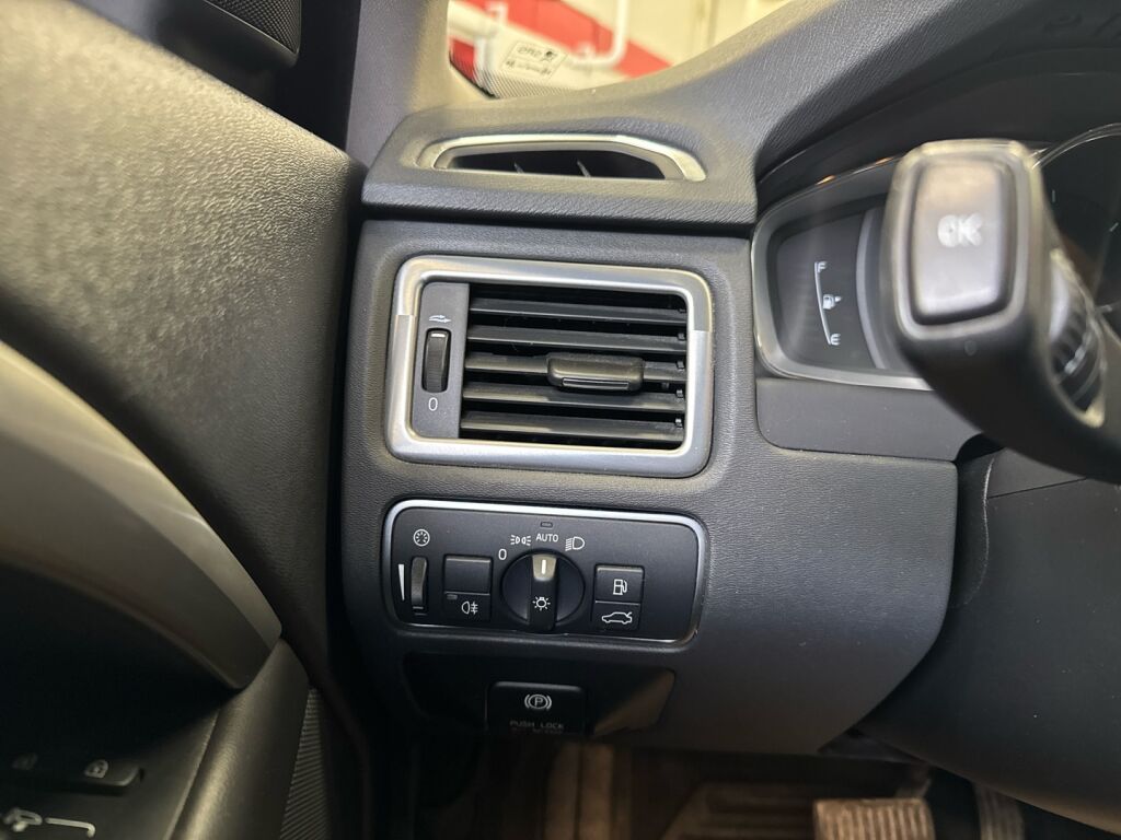 Volvo V70 2014 Harmaa