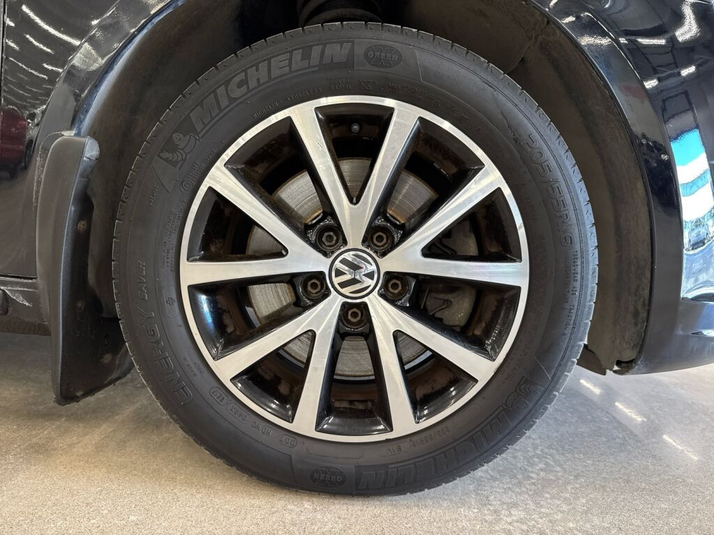 Volkswagen Touran 2012 Musta