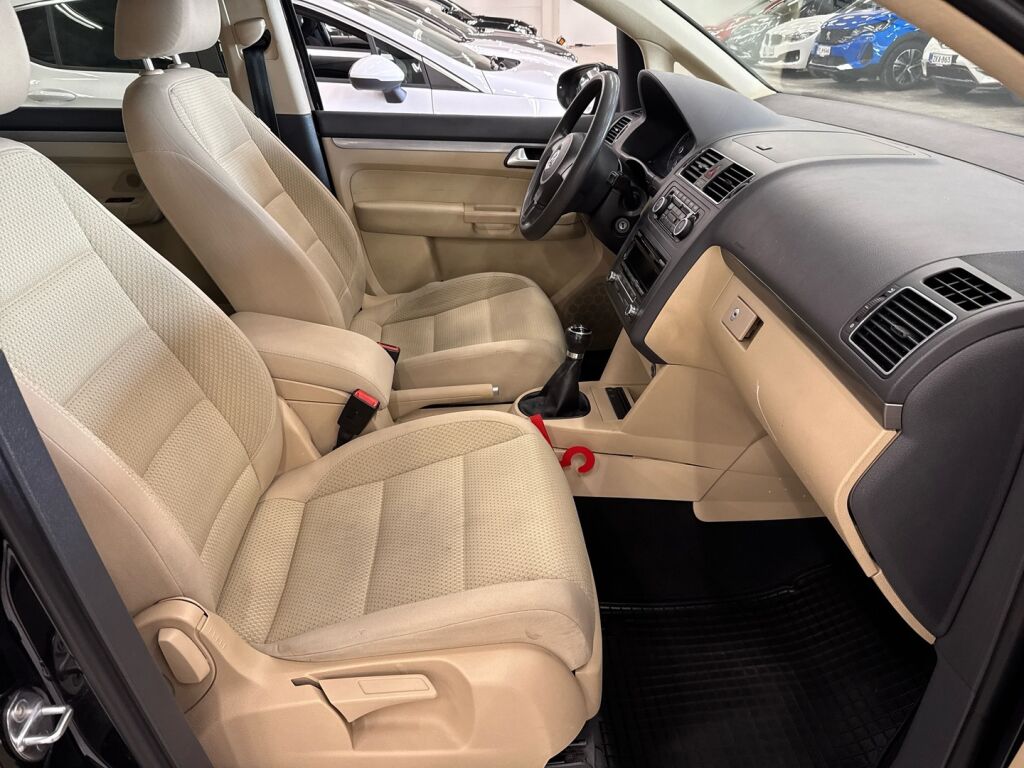 Volkswagen Touran 2012 Musta