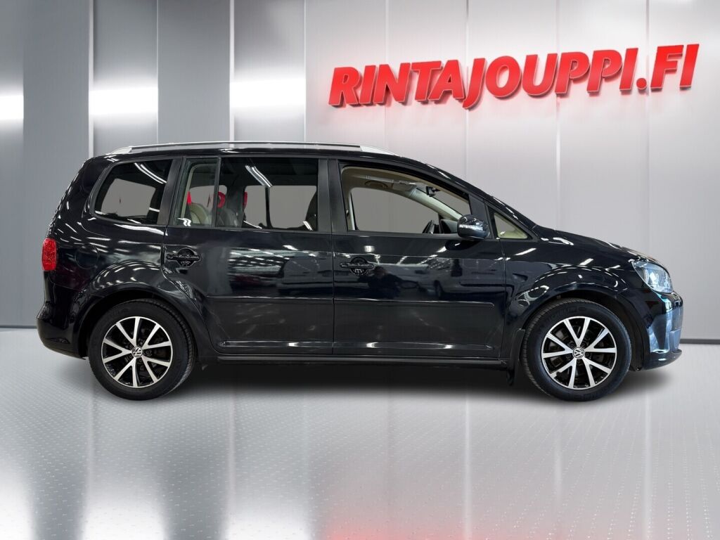 Volkswagen Touran 2012 Musta