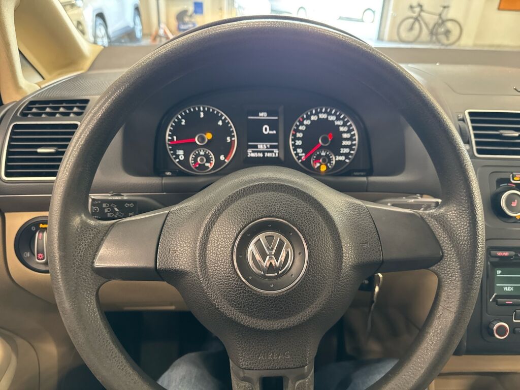 Volkswagen Touran 2012 Musta