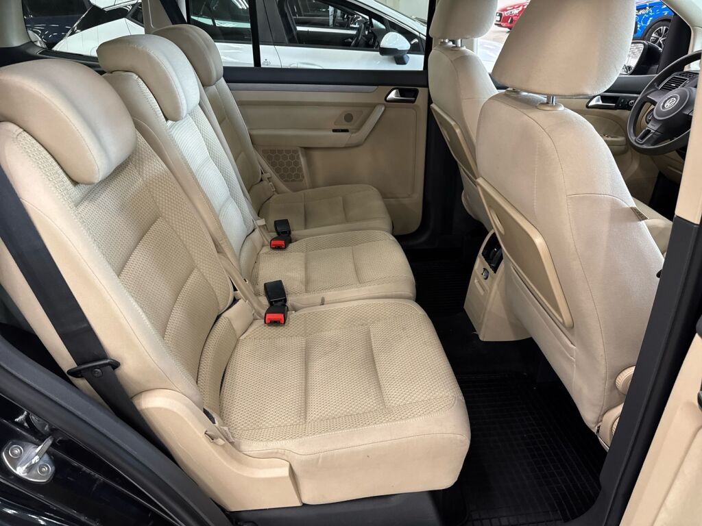 Volkswagen Touran 2012 Musta