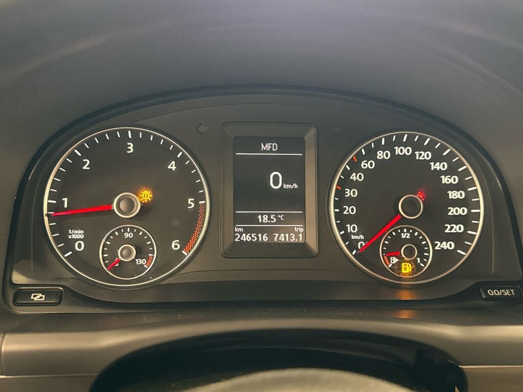 Volkswagen Touran 2012 Musta