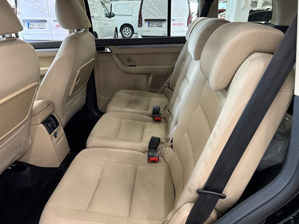 Volkswagen Touran 2012 Musta