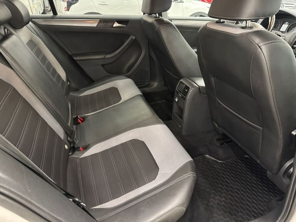 Volkswagen Jetta 2012 Valkoinen