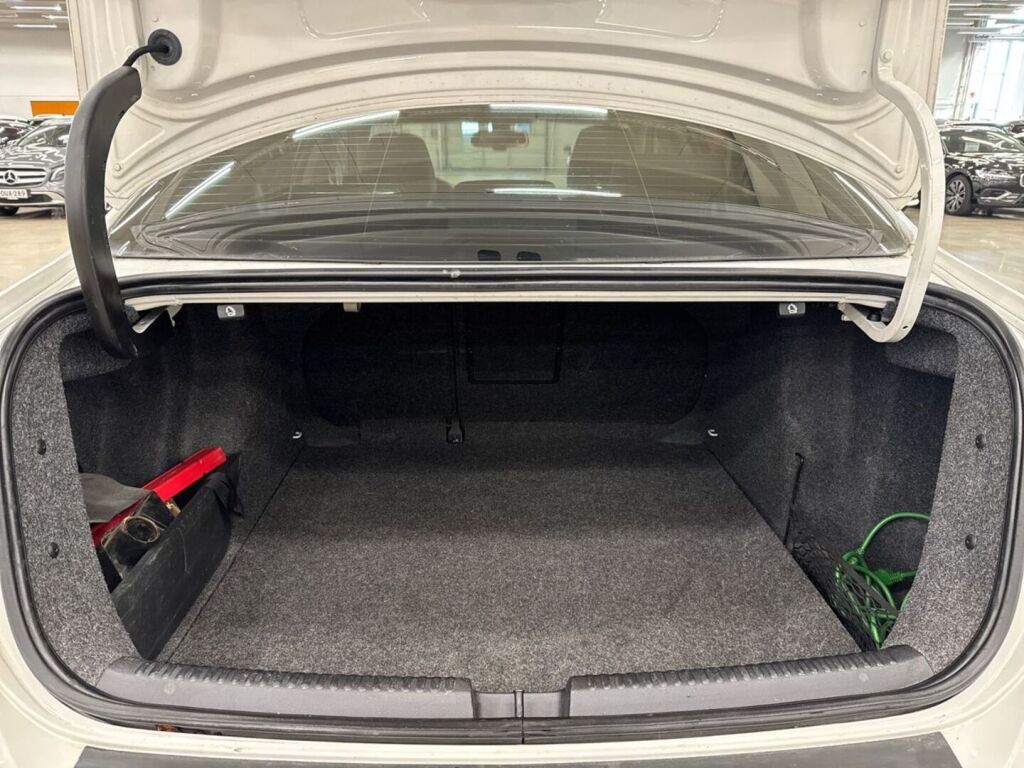 Volkswagen Jetta 2012 Valkoinen