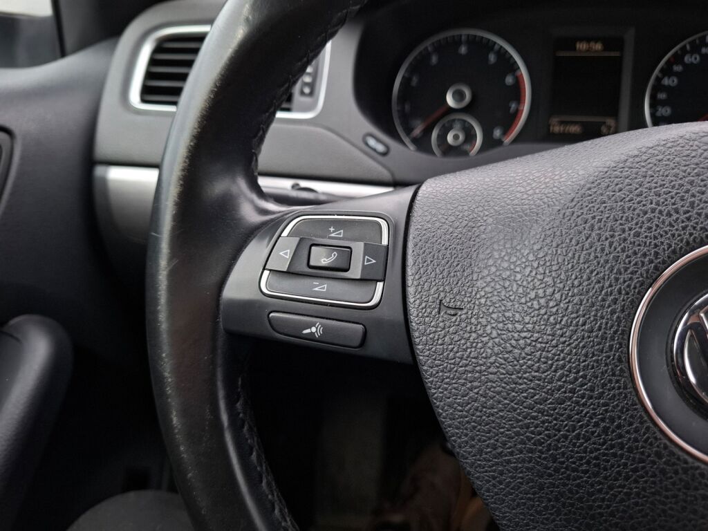 Volkswagen Jetta 2012 Valkoinen