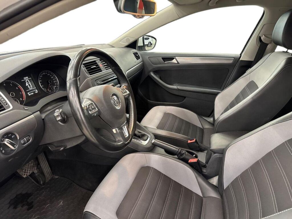 Volkswagen Jetta 2012 Valkoinen