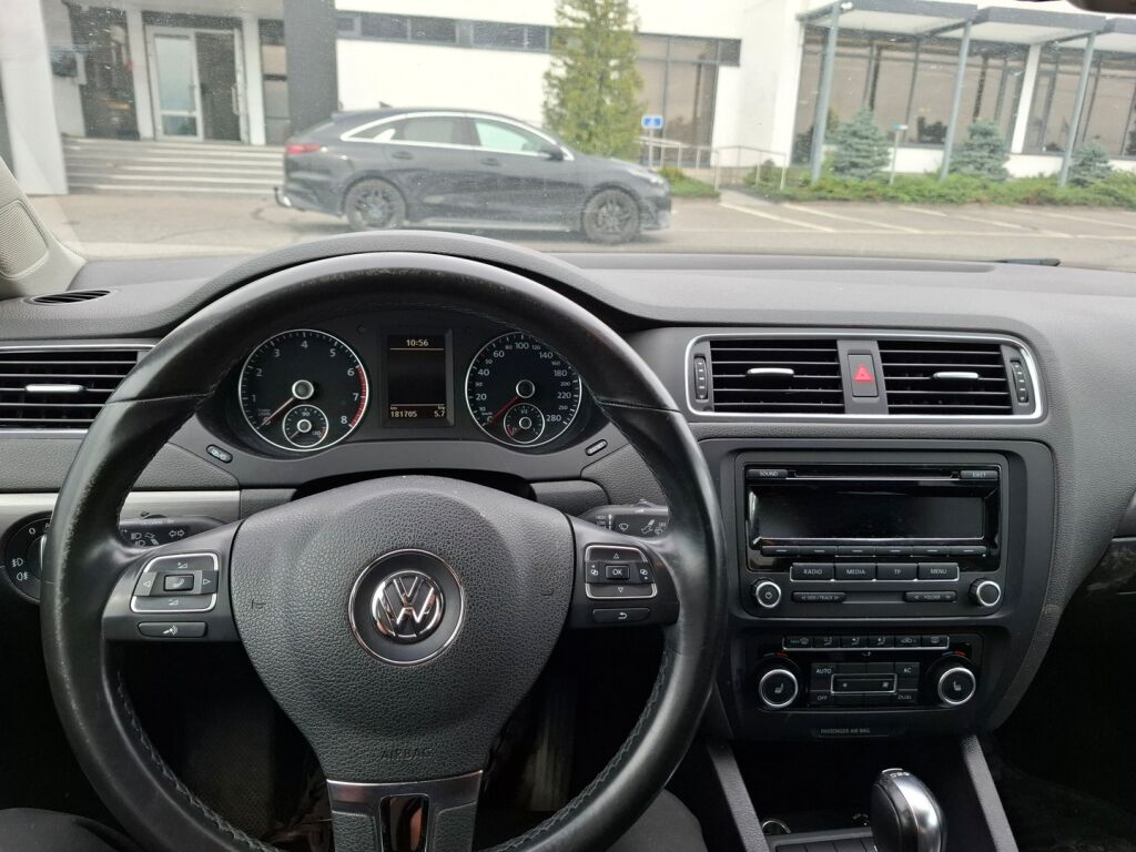 Volkswagen Jetta 2012 Valkoinen
