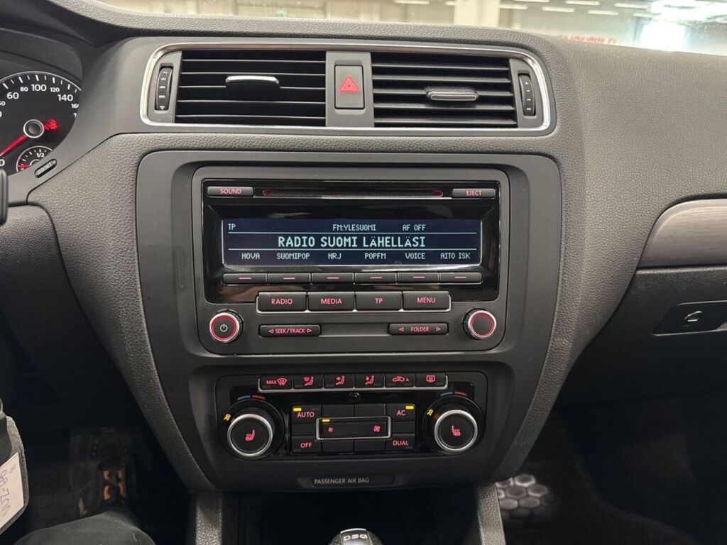 Volkswagen Jetta 2012 Valkoinen