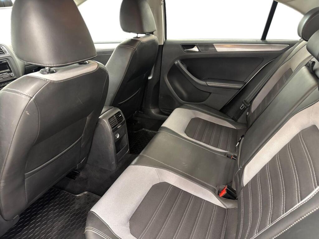 Volkswagen Jetta 2012 Valkoinen
