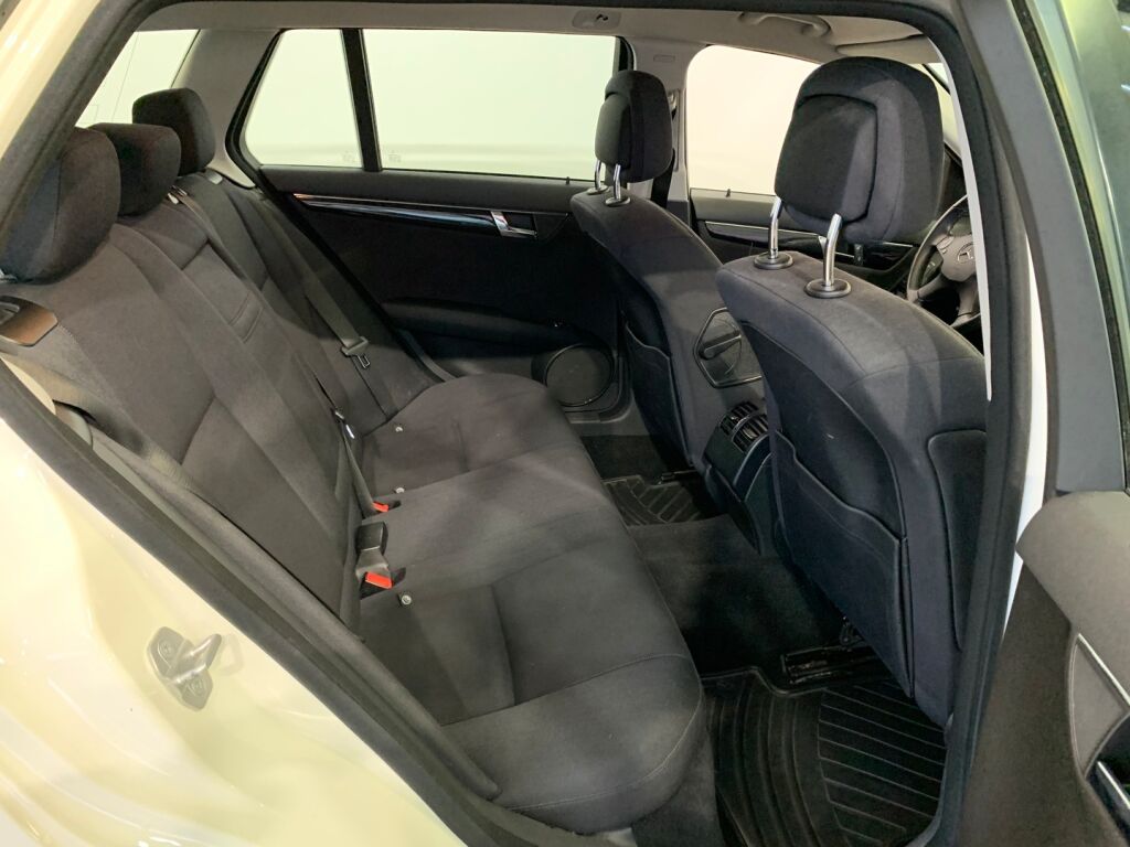 Mercedes-Benz C 2011 Valkoinen