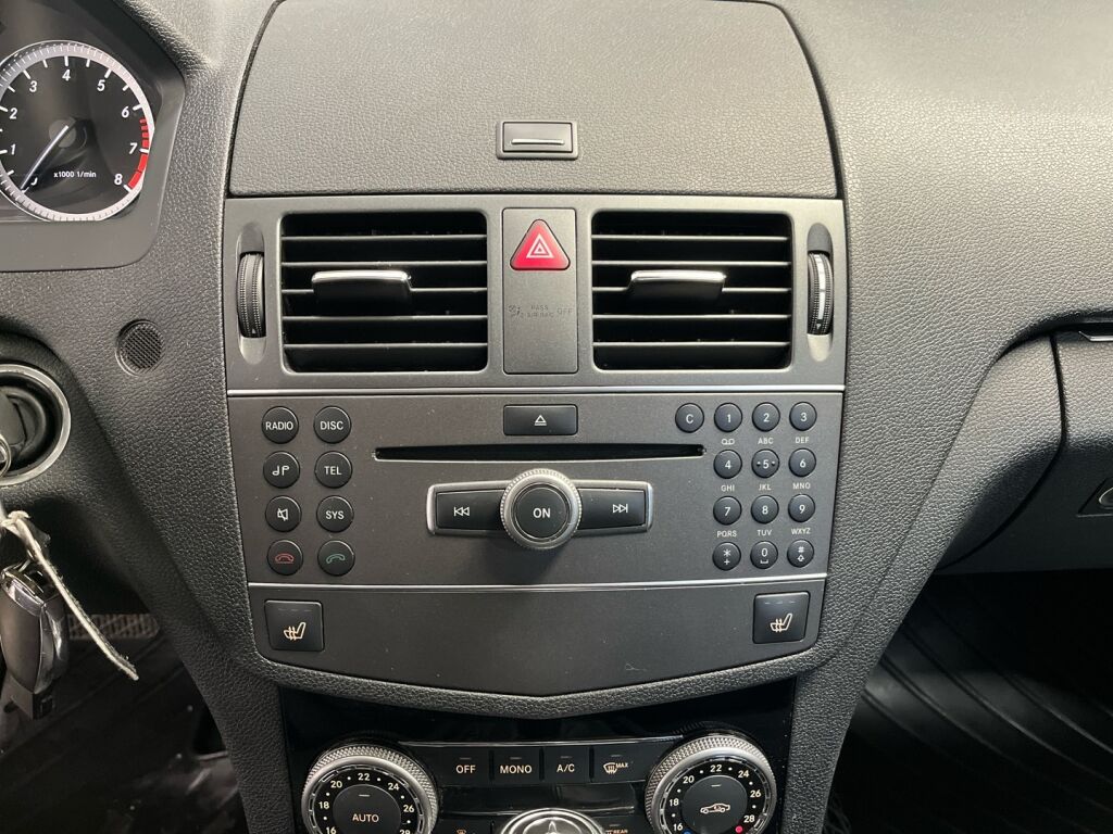 Mercedes-Benz C 2011 Valkoinen