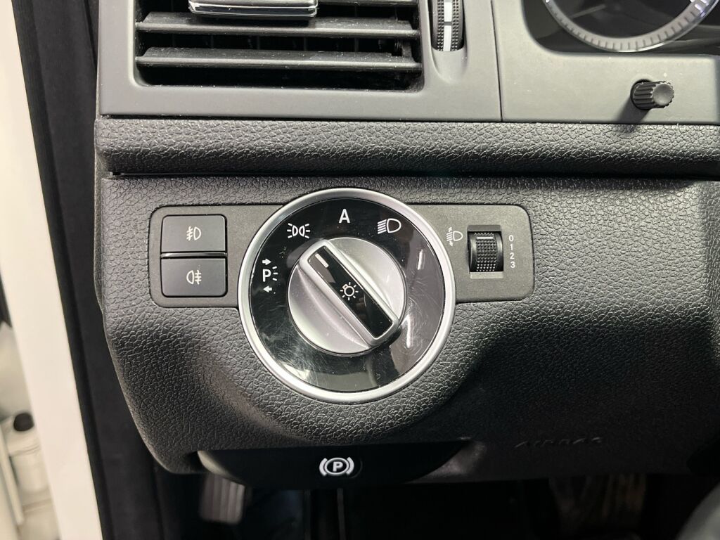 Mercedes-Benz C 2011 Valkoinen