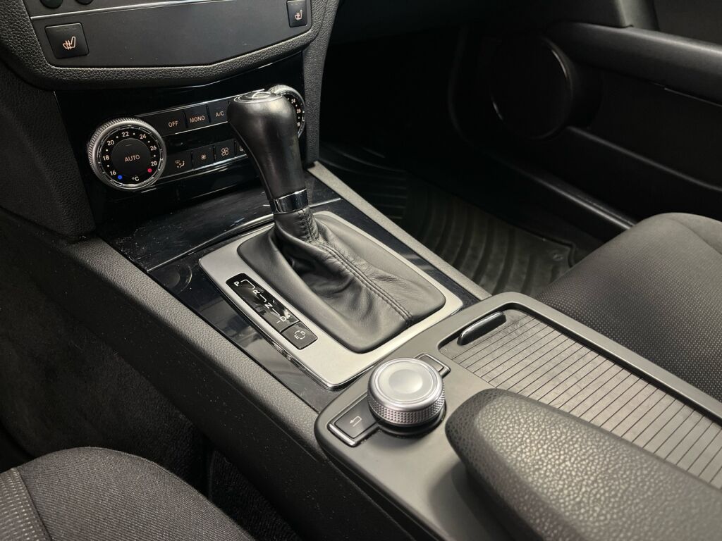 Mercedes-Benz C 2011 Valkoinen