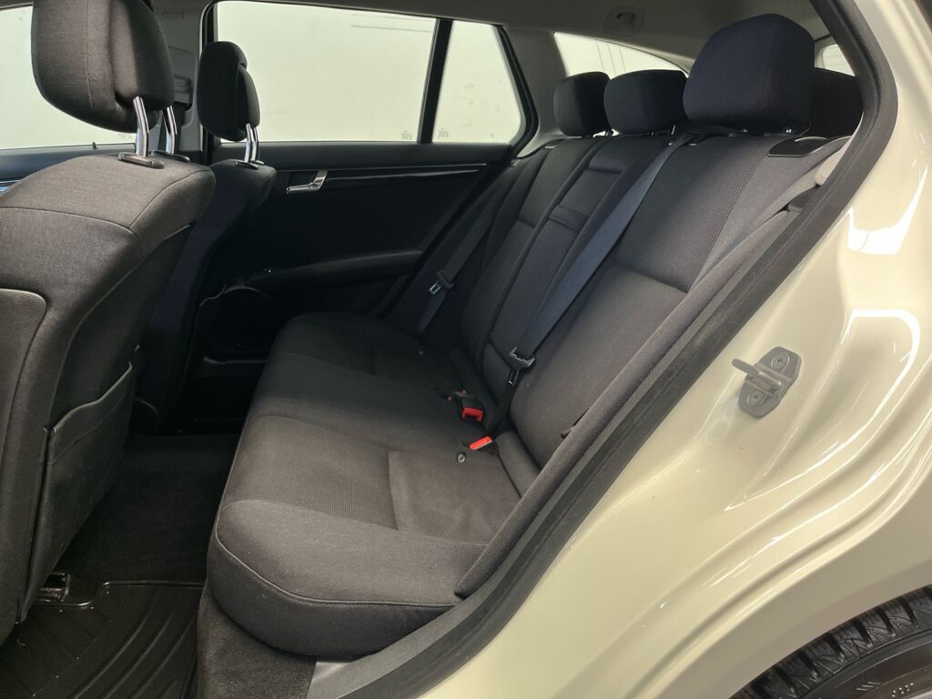 Mercedes-Benz C 2011 Valkoinen