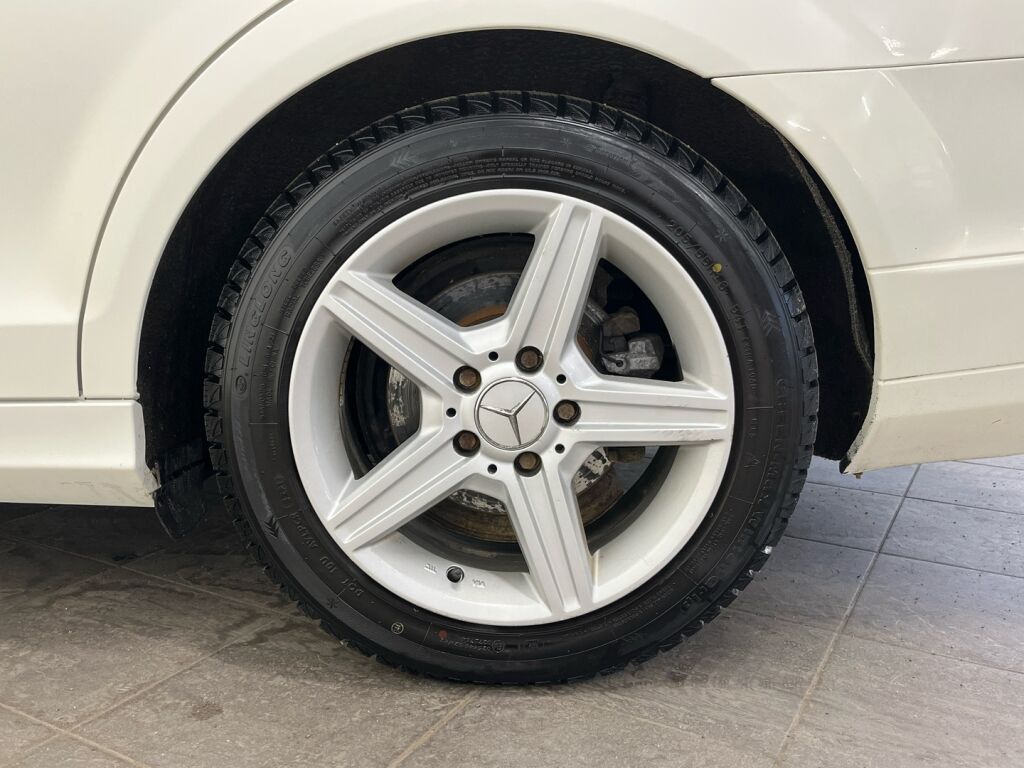 Mercedes-Benz C 2011 Valkoinen