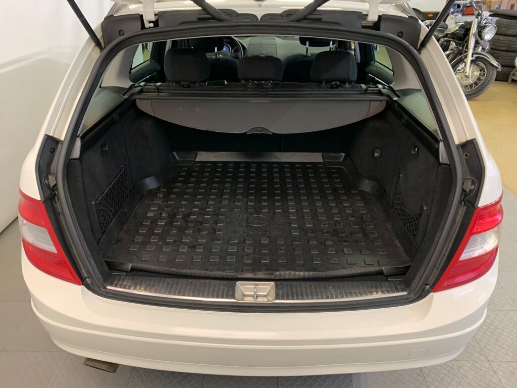 Mercedes-Benz C 2011 Valkoinen