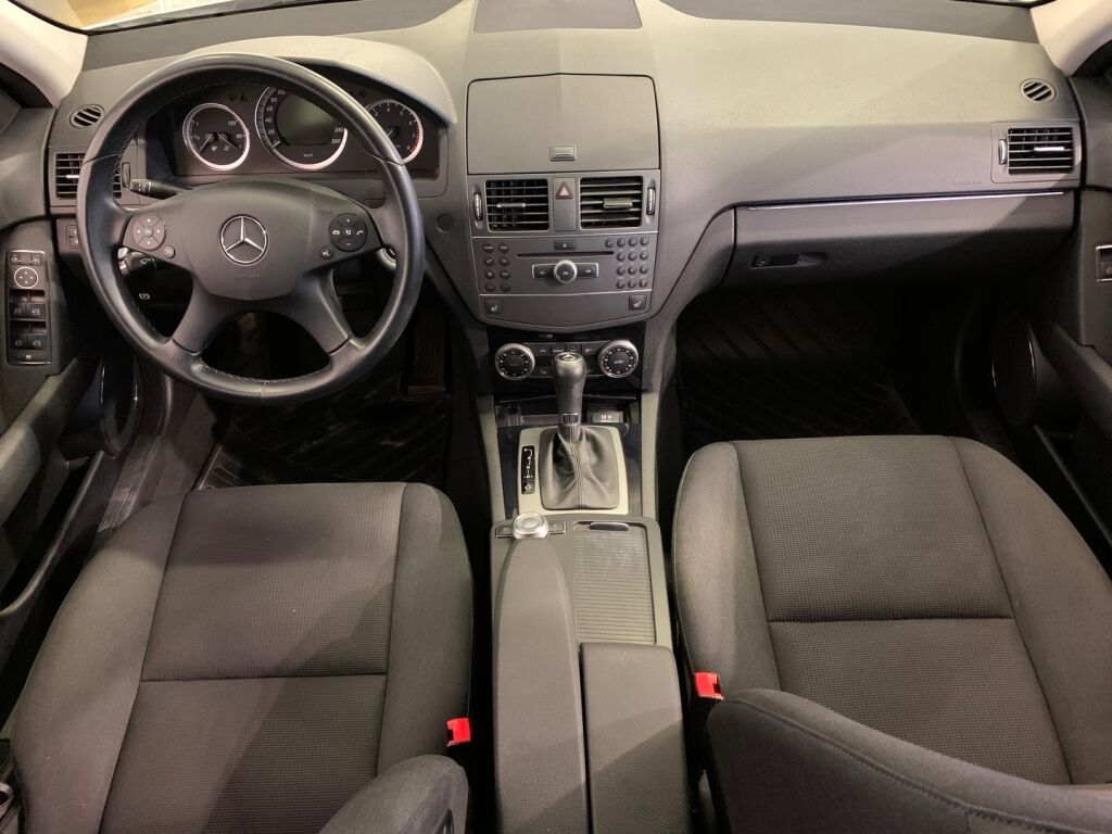 Mercedes-Benz C 2011 Valkoinen