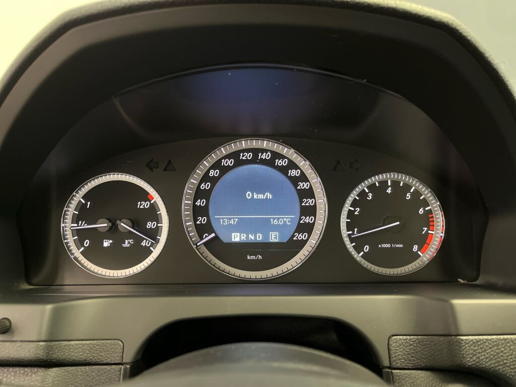 Mercedes-Benz C 2011 Valkoinen