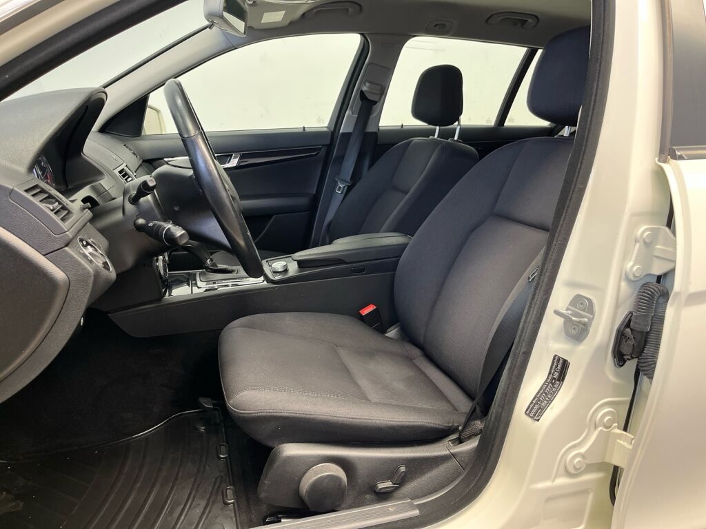 Mercedes-Benz C 2011 Valkoinen