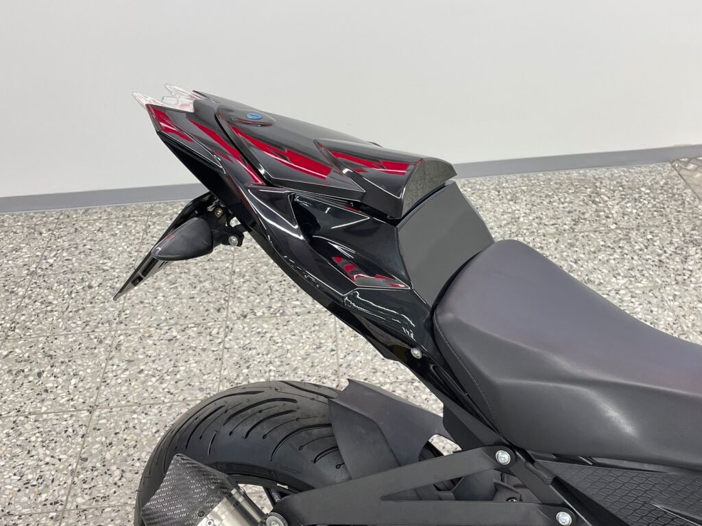 BMW S 2013 Musta