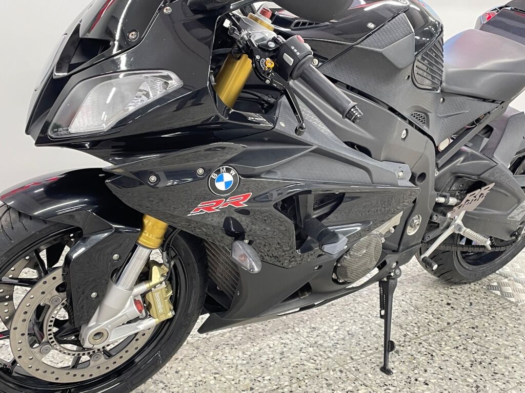 BMW S 2013 Musta