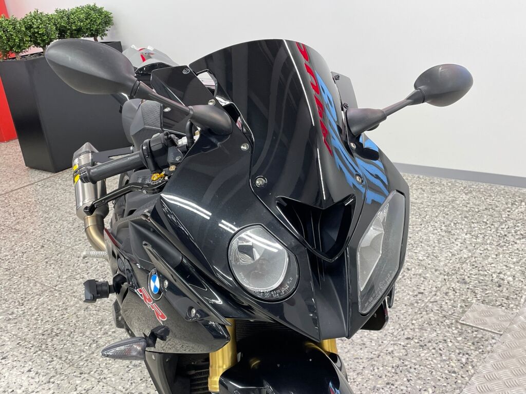 BMW S 2013 Musta