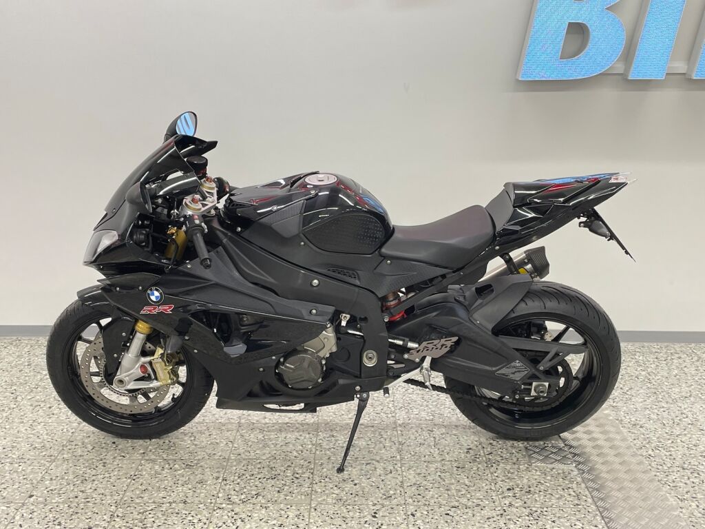 BMW S 2013 Musta