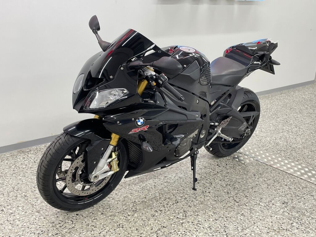 BMW S 2013 Musta