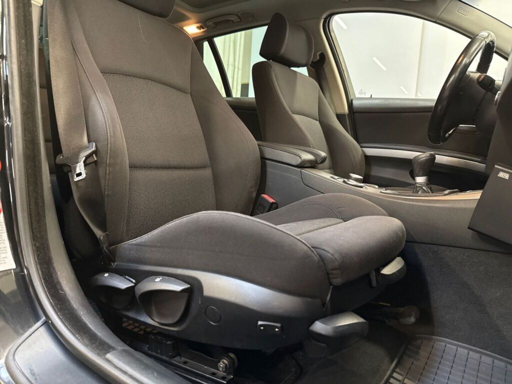 BMW 320 2008 Musta