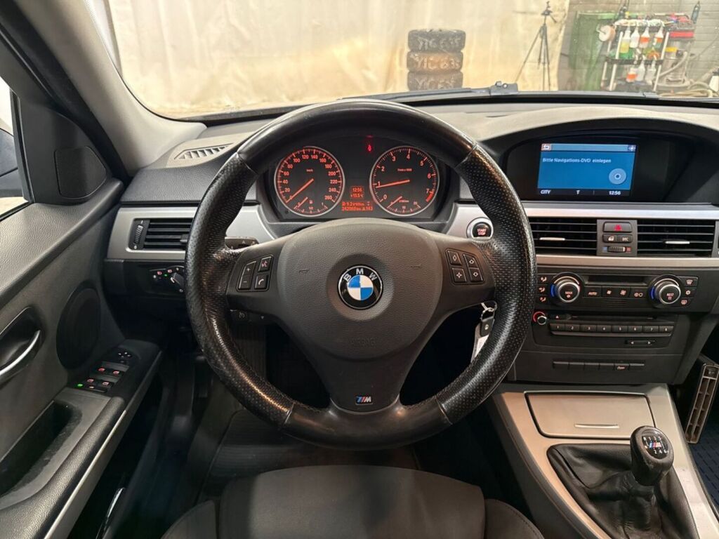 BMW 320 2008 Musta