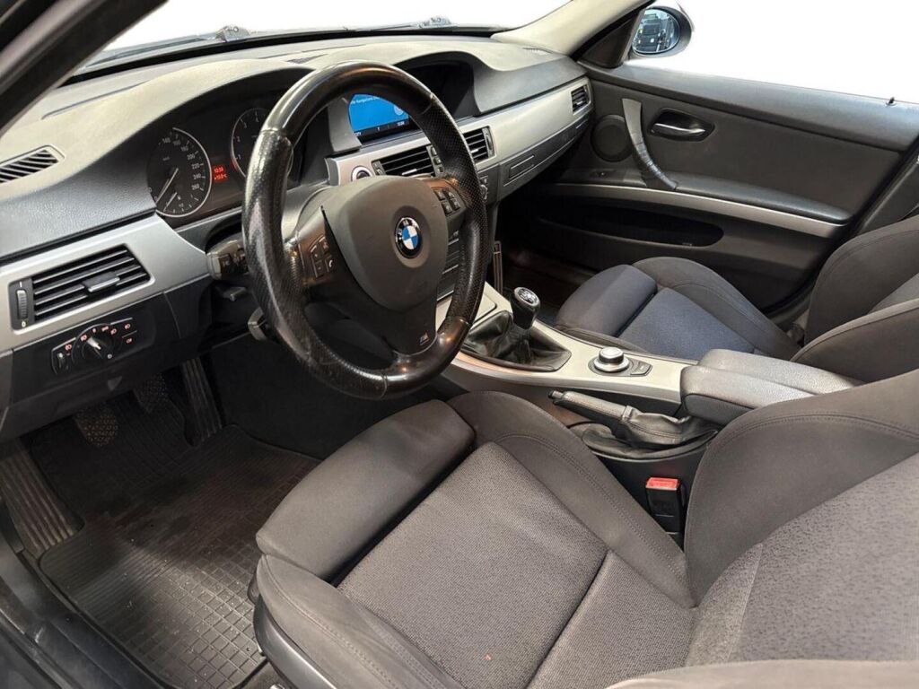 BMW 320 2008 Musta