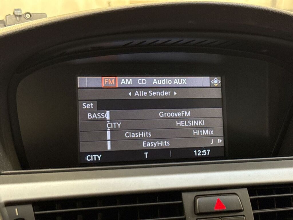 BMW 320 2008 Musta