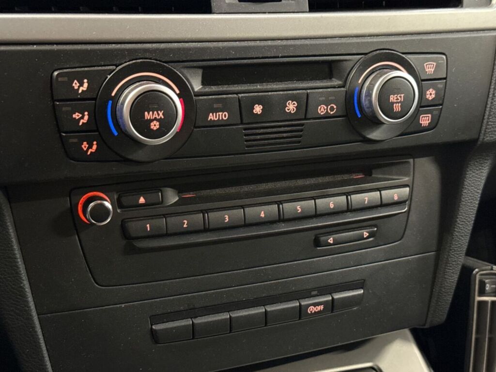 BMW 320 2008 Musta