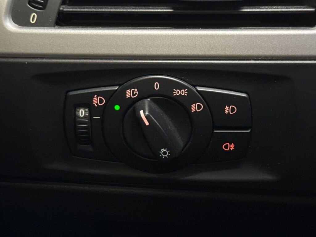 BMW 320 2008 Musta