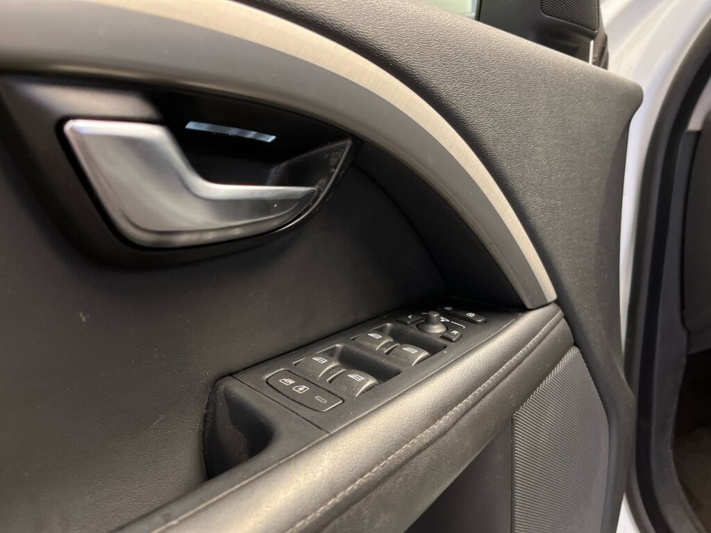 Volvo V70 2013 Valkoinen