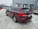 Toyota Avensis 2013 Punainen