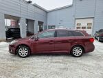 Toyota Avensis 2013 Punainen