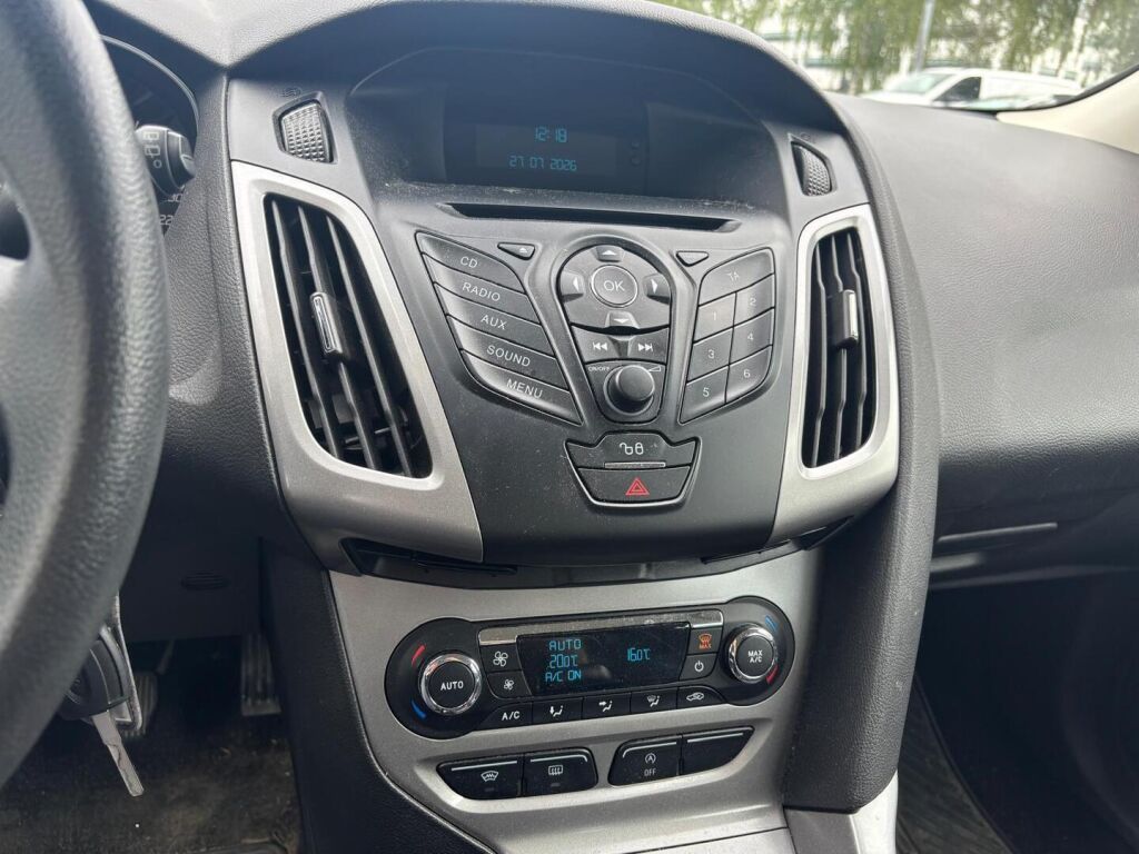 Ford Focus 2013 Punainen