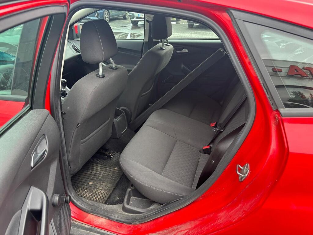 Ford Focus 2013 Punainen