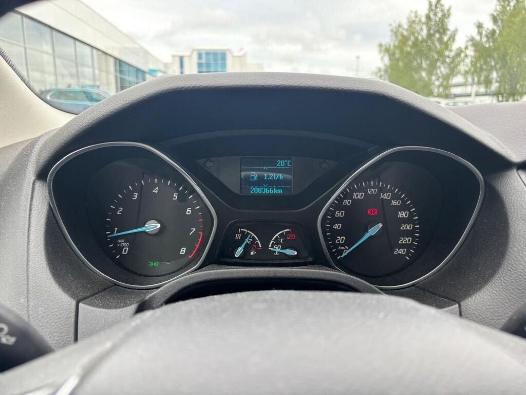 Ford Focus 2013 Punainen