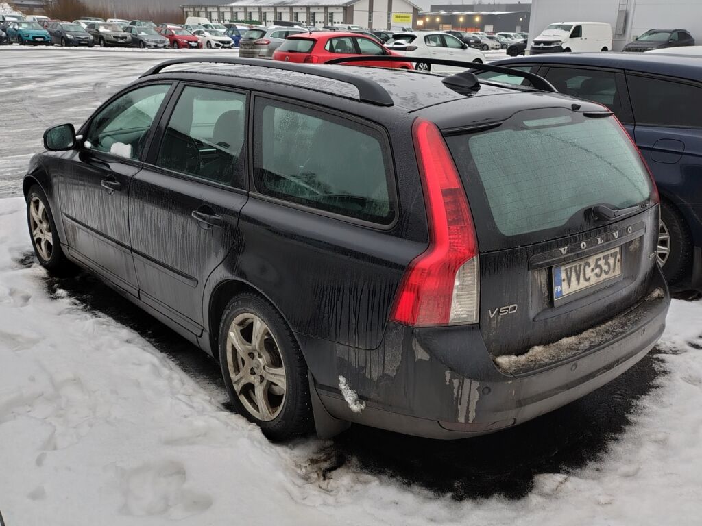 Volvo V50 2010 Musta