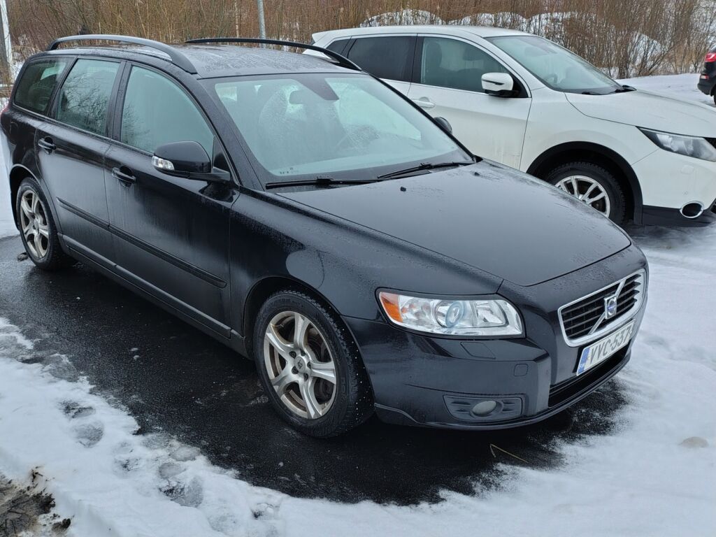 Volvo V50 2010 Musta